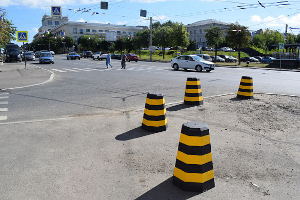 В Иванове ставят 120 жёлто-черных столбиков для ограничения парковки